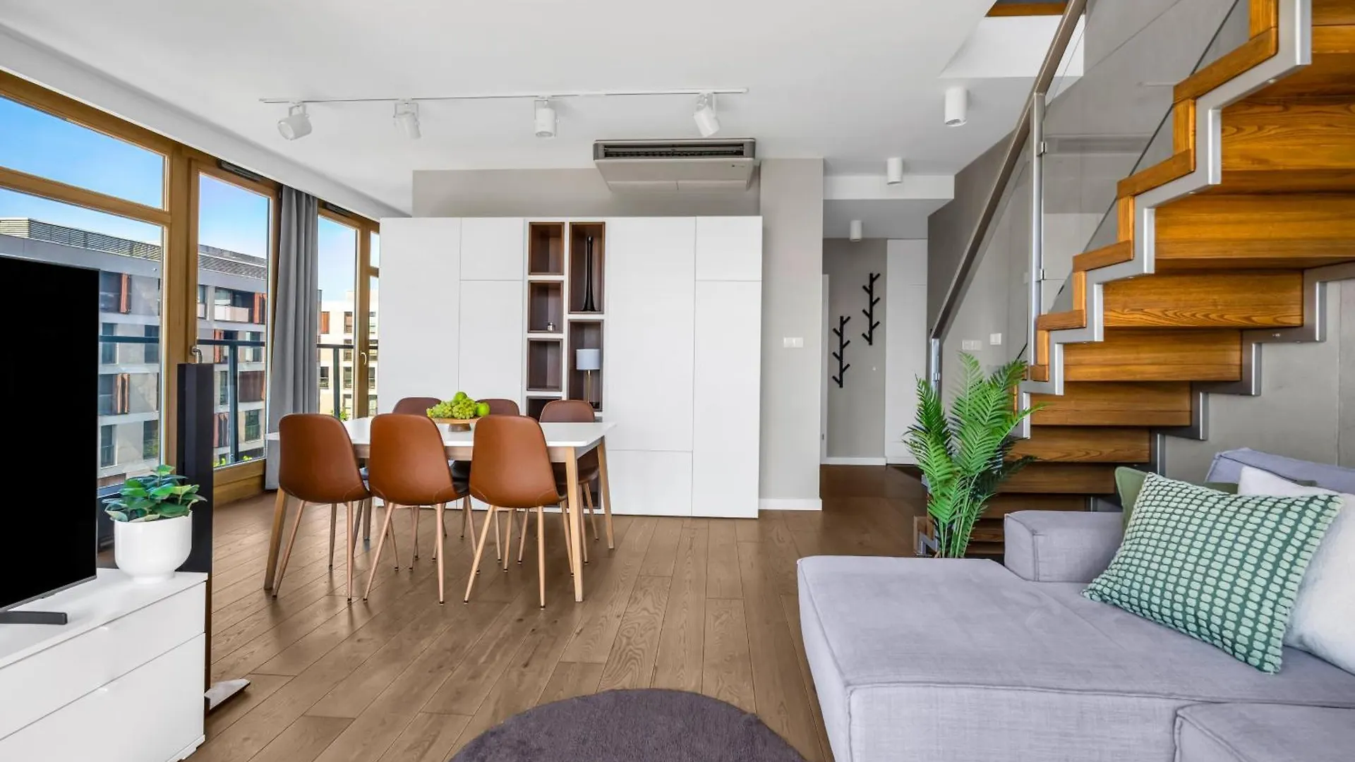 Warsaw Prestige Suites - 86M2, Two-Level Loft, Parking - By Rentujemy Polen